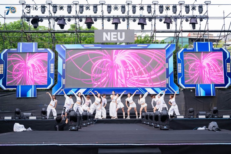 Đêm nhạc bùng nổ NEU Concert 2026: Dấu mốc chói lọi trong chuỗi hoạt động kỷ niệm 70 thành lập Đại học Kinh tế Quốc dân ảnh 3