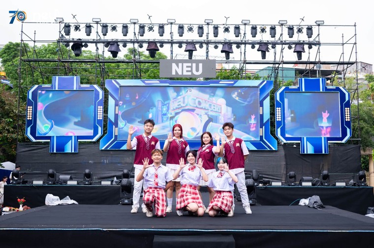 Đêm nhạc bùng nổ NEU Concert 2026: Dấu mốc chói lọi trong chuỗi hoạt động kỷ niệm 70 thành lập Đại học Kinh tế Quốc dân ảnh 4