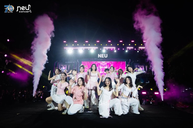Đêm nhạc bùng nổ NEU Concert 2026: Dấu mốc chói lọi trong chuỗi hoạt động kỷ niệm 70 thành lập Đại học Kinh tế Quốc dân ảnh 7