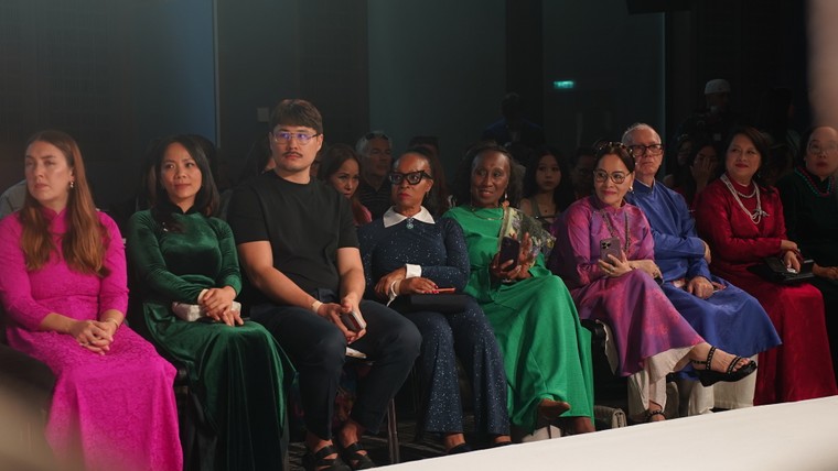 Tham vọng đặt cược của Áo Dài Fashion Show London: “Nếu chỉ làm một show Áo dài, mọi thứ đã dễ hơn rất nhiều” ảnh 7
