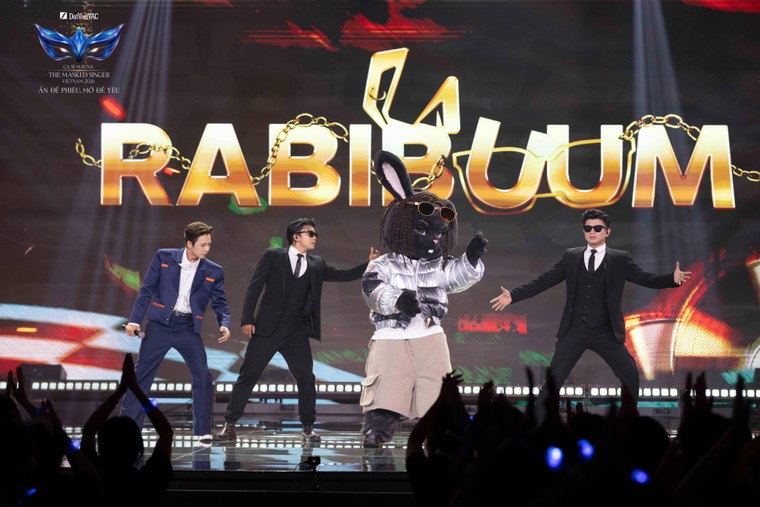 The Masked Singer 2026 Tập 2: DOL-LA-LA vừa chào sân đã khiến Song Luân đứng hình ảnh 2