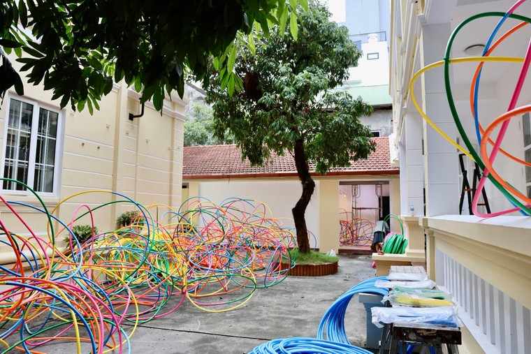 Khai mạc triển lãm sắp đặt “Huyền Sắc Xoay Vần” của nghệ sĩ Nhật Bản Kito Kengo tại Hà Nội ảnh 3