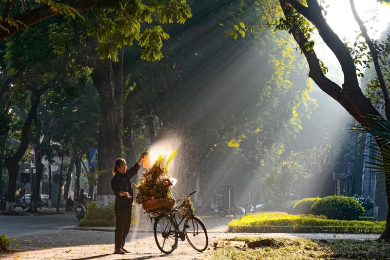 Có những câu thơ giữ hộ một thành phố ảnh 3