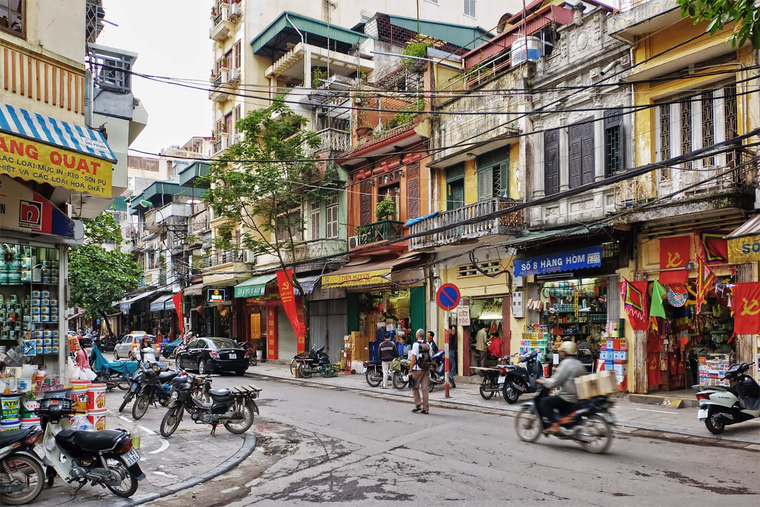 Có những câu thơ giữ hộ một thành phố ảnh 1