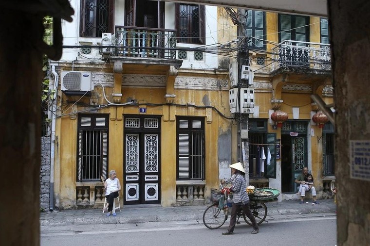 Có những câu thơ giữ hộ một thành phố ảnh 2