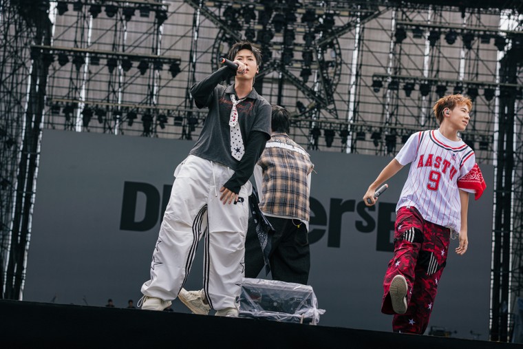 Duniverse trình diễn ấn tượng tại sao concert trước hàng nghìn khán giả ảnh 3
