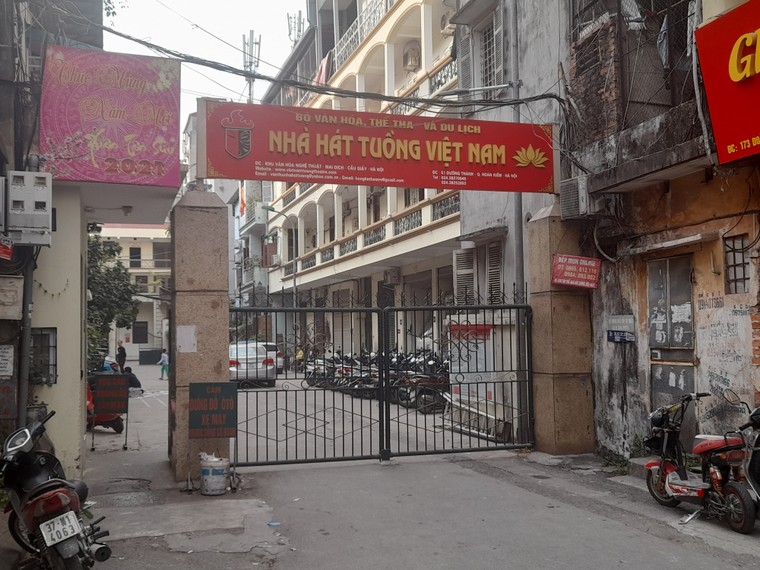 Mùa thu từ khoảng sân tập thể ảnh 1