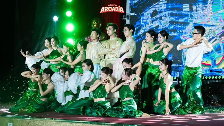 Tân sinh viên K46 hòa mình vào không khí sôi động của đêm nhạc hội Nhật Ký 20-2026: Arcadia ảnh 3