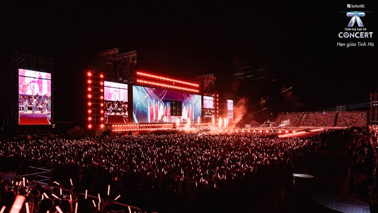 Tinh Hà “Say Hi” concert đêm 2: Quang Hùng MasterD hứa hẹn “mưa sao” tại Hà Nội, “Trễ Giờ Cơm” khiến fan xúc động ảnh 6