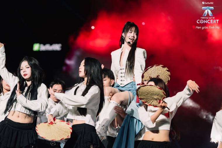 24 Anh Trai hội ngộ trong đêm đầu tiên của Tinh Hà “Say Hi” Concert ảnh 9
