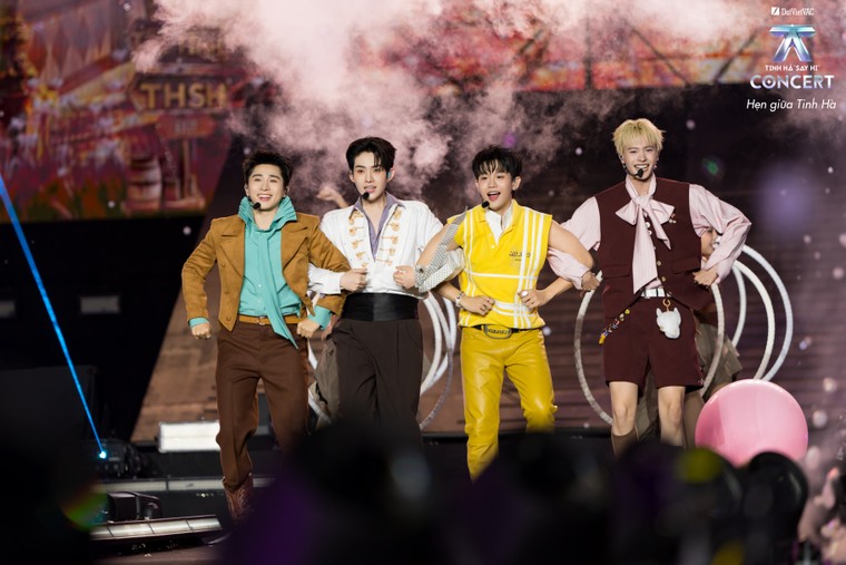 Tinh Hà “Say Hi” concert đêm 2: Quang Hùng MasterD hứa hẹn “mưa sao” tại Hà Nội, “Trễ Giờ Cơm” khiến fan xúc động ảnh 1