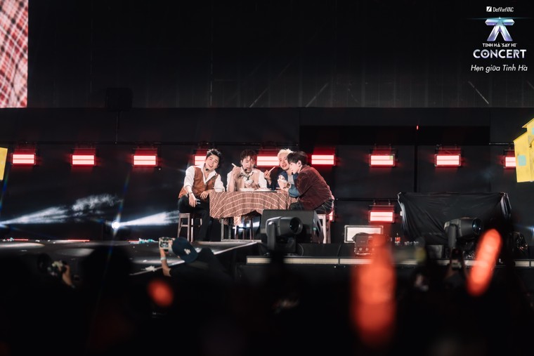 Tinh Hà “Say Hi” concert đêm 2: Quang Hùng MasterD hứa hẹn “mưa sao” tại Hà Nội, “Trễ Giờ Cơm” khiến fan xúc động ảnh 7