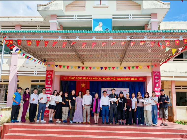 Mason Nguyễn và hành trình trao 6 thư viện ước mơ ảnh 2