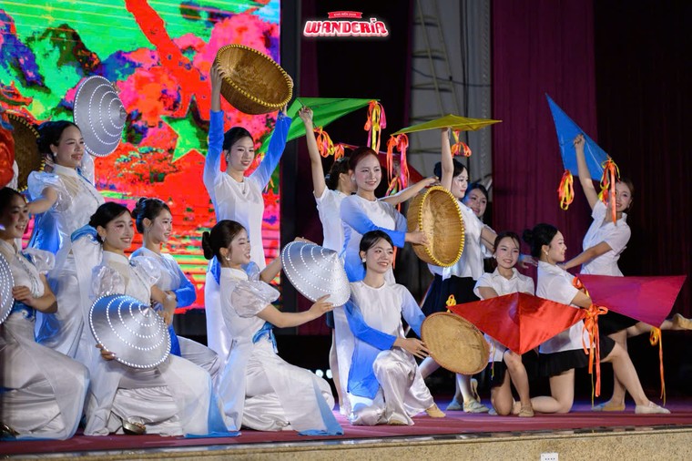 Lưu dấu ấn thanh xuân đầu tiên tại Đêm nhạc hội Khai Niên 2026: WANDERIA ảnh 1