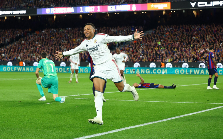 Real Madrid 2-1 Barcelona, Kylian Mbappé tỏa sáng tại El Clásico ảnh 3