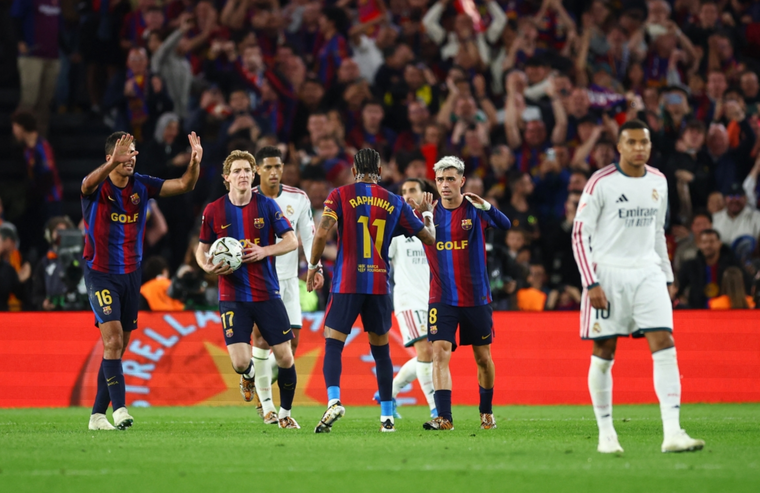 Real Madrid 2-1 Barcelona, Kylian Mbappé tỏa sáng tại El Clásico ảnh 2