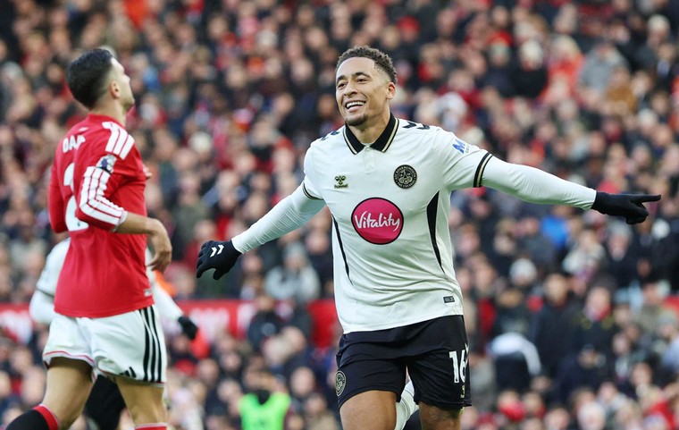 Chạm đáy thất vọng: Manchester United nhận thất bại 3-0 ngay tại Old Trafford ảnh 2