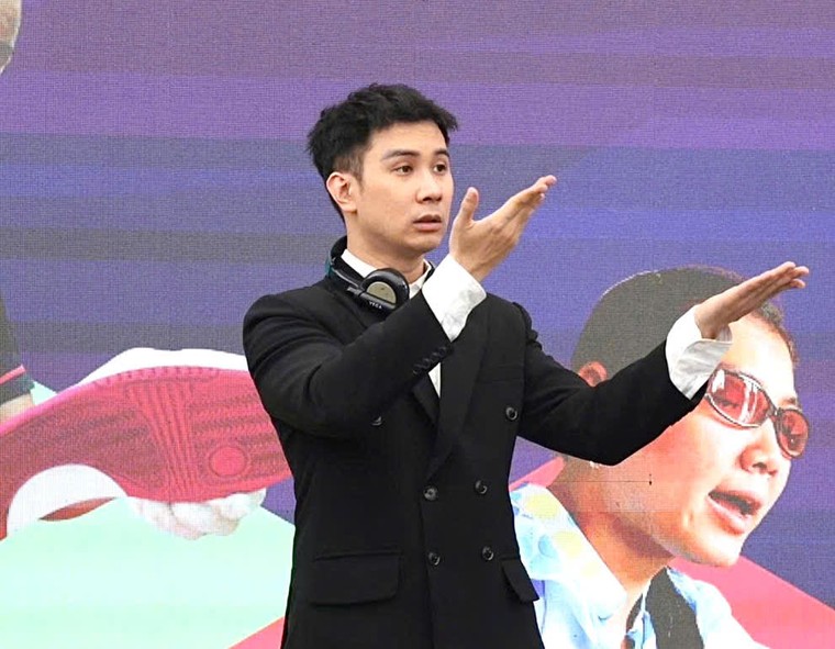 Phiên dịch viên ngôn ngữ ký hiệu: Hiếm người, hiếm “nghề” ảnh 1