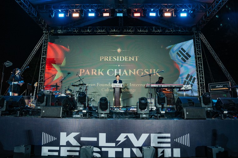 Ban nhạc Hàn Quốc khuấy động đêm nhạc K-Live Festival tại Hà Nội ảnh 1