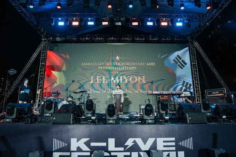 Ban nhạc Hàn Quốc khuấy động đêm nhạc K-Live Festival tại Hà Nội ảnh 2