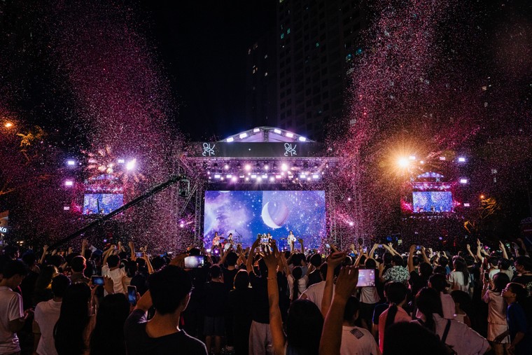 Ban nhạc Hàn Quốc khuấy động đêm nhạc K-Live Festival tại Hà Nội ảnh 8