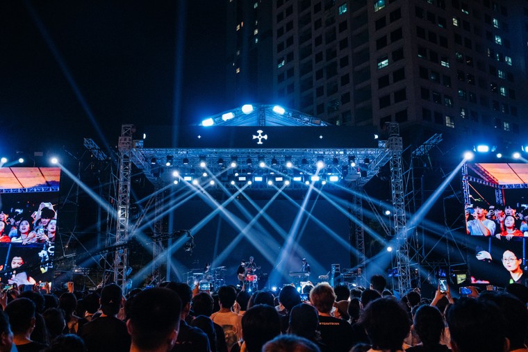 Ban nhạc Hàn Quốc khuấy động đêm nhạc K-Live Festival tại Hà Nội ảnh 7
