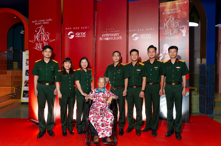 Tùng Dương kể câu chuyện tình mẹ và tình yêu đất nước qua “Lời Mẹ Hiền Bất Tử” ảnh 1
