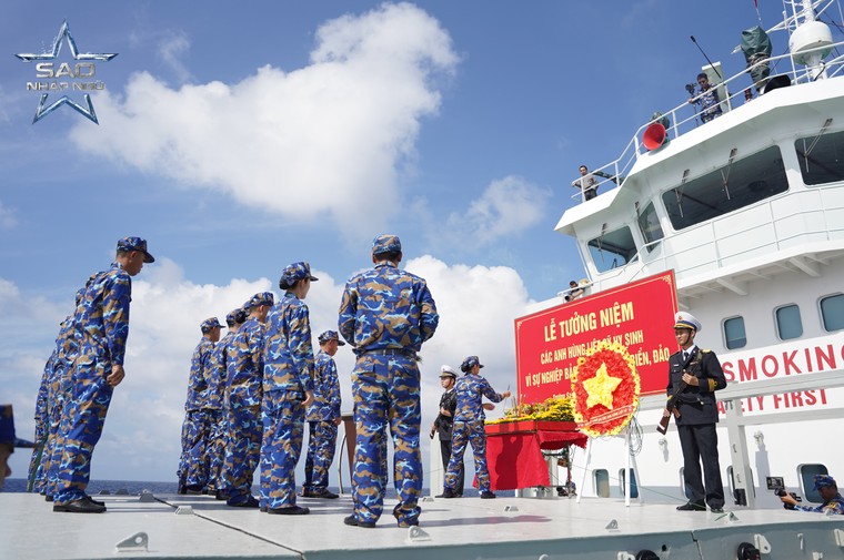 Tập 12 Sao Nhập Ngũ 2026: Châu Bùi, Minh Trang vật vã vì say sóng; dàn nghệ sĩ xúc động trước biển trời Tổ Quốc ảnh 3