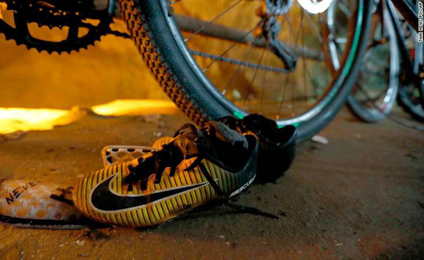 Toàn cảnh vụ giải cứu đội bóng nhí mắc kẹt trong hang ở Thái Lan ảnh 2