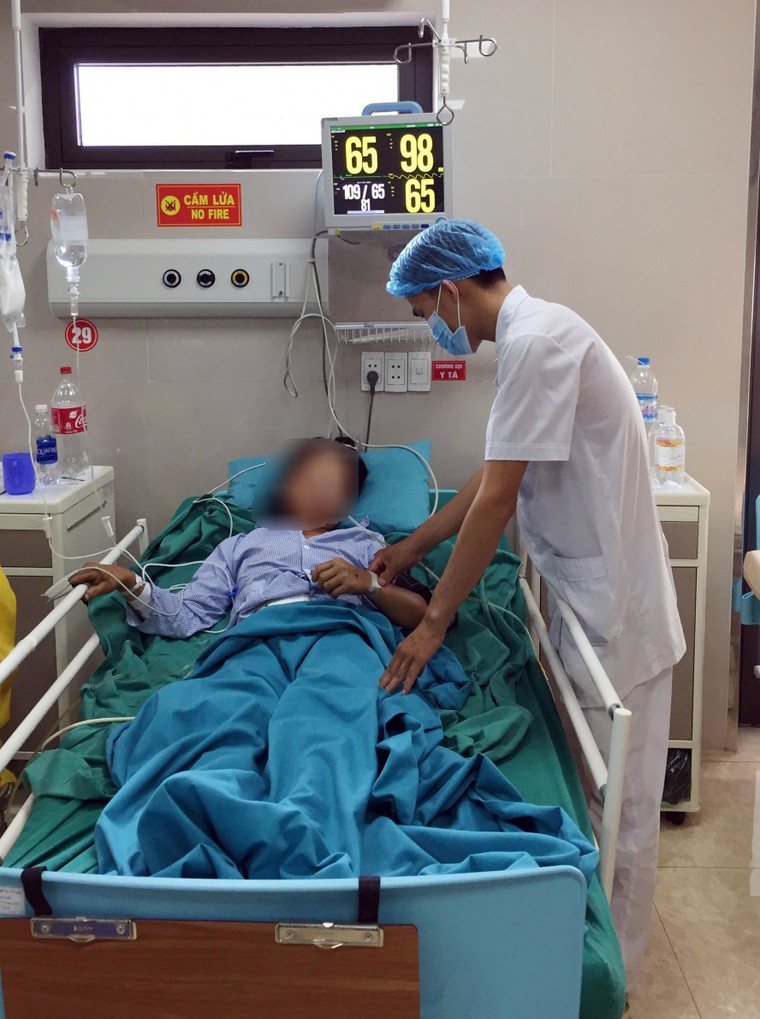 Không đến bệnh viện kịp thời, người đàn ông phải cắt 1m ruột hoại tử ảnh 1