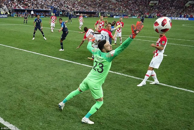 ẢNH: Những khoảnh khắc đáng nhớ trong trận chung kết FIFA World Cup 2018 ảnh 2