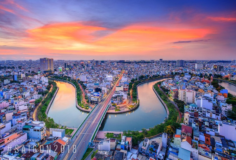 Khoảnh khắc rực rỡ núi non, đô thị, biển cả Việt Nam ảnh 17