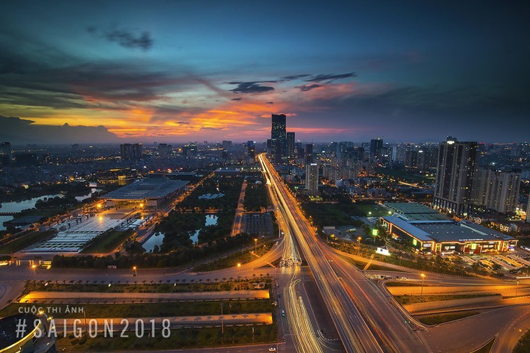 Khoảnh khắc rực rỡ núi non, đô thị, biển cả Việt Nam ảnh 18