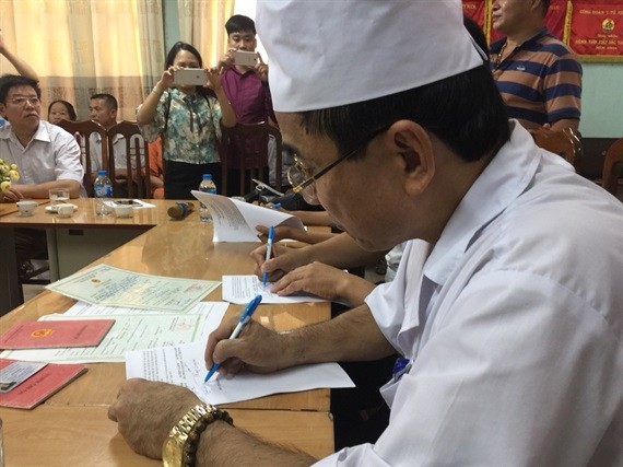 Nóng: Hai gia đình tại Ba Vì chính thức giao nhận con ảnh 2