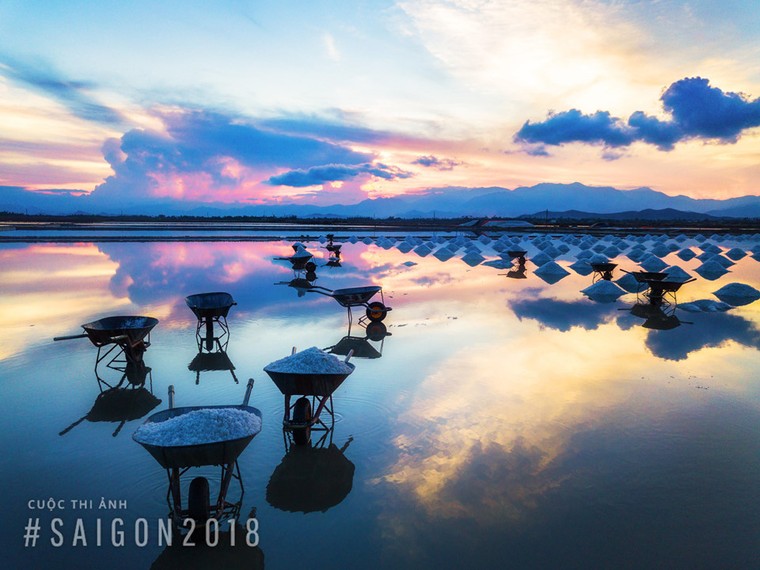 Khoảnh khắc rực rỡ núi non, đô thị, biển cả Việt Nam ảnh 1