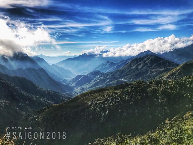 Khoảnh khắc rực rỡ núi non, đô thị, biển cả Việt Nam ảnh 9