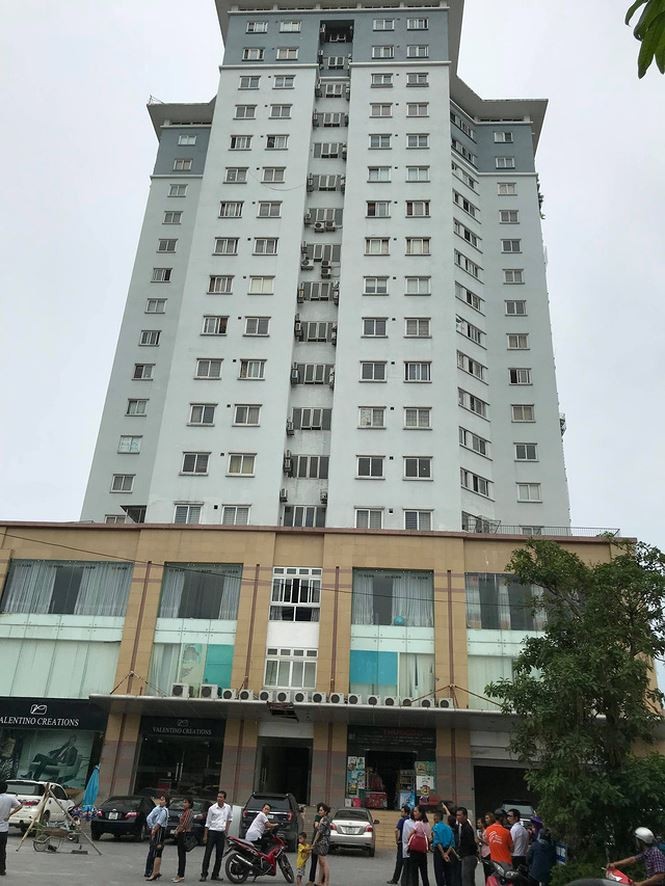 Người phụ nữ rơi từ tầng 10 xuống tử vong tại chỗ ảnh 1