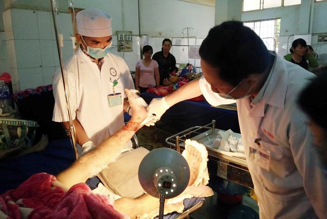 Đi hát karaoke, nam thanh niên bị chém đứt lìa hai chân ảnh 1