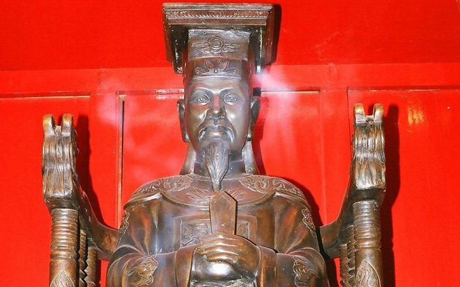 Ông là vị vua nổi tiếng anh minh trong sử Việt, từng cho lập nhà Tế sinh để chữa bệnh cho dân nghèo.