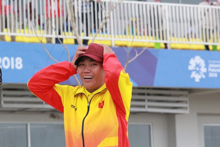 Ảnh: Đội rowing nữ Việt Nam oà khóc khi đoạt HC vàng Asiad đầu tiên ảnh 3