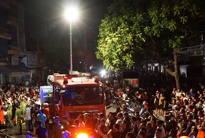 Thanh Hóa: Cháy lớn trong đêm, nhiều nhà dân bị lửa thiêu rụi ảnh 2