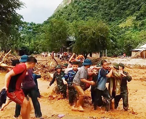 Thanh Hóa: Hàng trăm ngôi nhà bị cuốn trôi, người dân chạy lũ đến bơ phờ ảnh 2