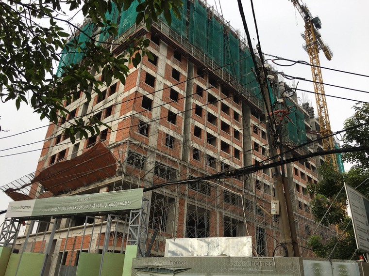 Sập giàn giáo công trình trung tâm thương mại, 2 người tử vong ảnh 1