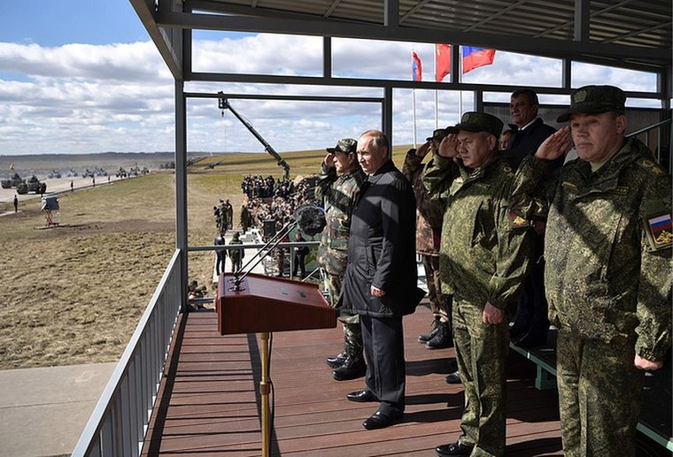 Ông Putin thị sát cuộc tập trận lớn nhất lịch sử hiện đại Nga ảnh 1