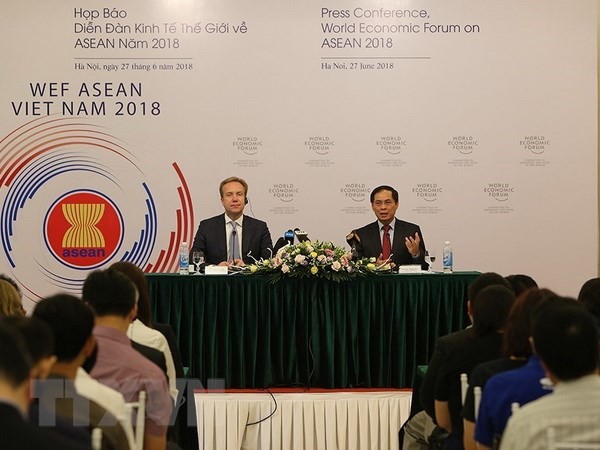 Ai là người biểu diễn ca khúc “Chênh vênh” tại WEF ASEAN 2018?