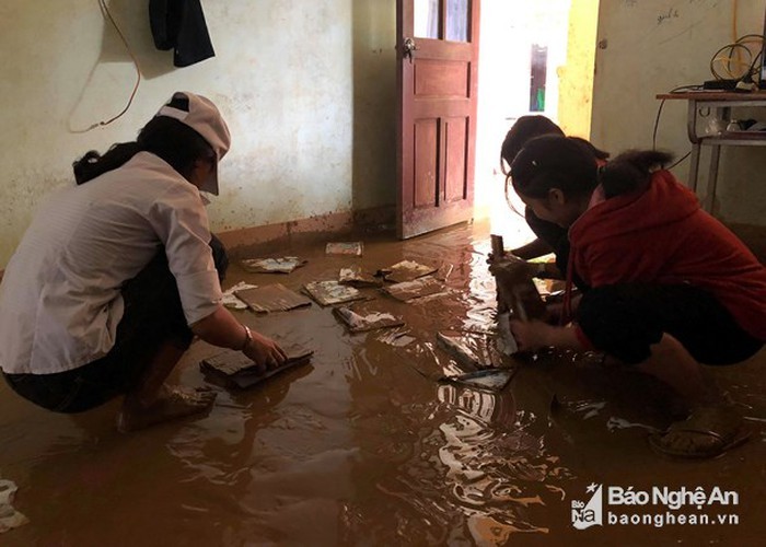 Nghệ An: Lũ ập về Tương Dương, giáo viên và học sinh tháo chạy trong đêm ảnh 2