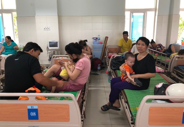 Quảng Ngãi: Số trẻ mắc bệnh tay chân miệng tăng đột biến ảnh 1