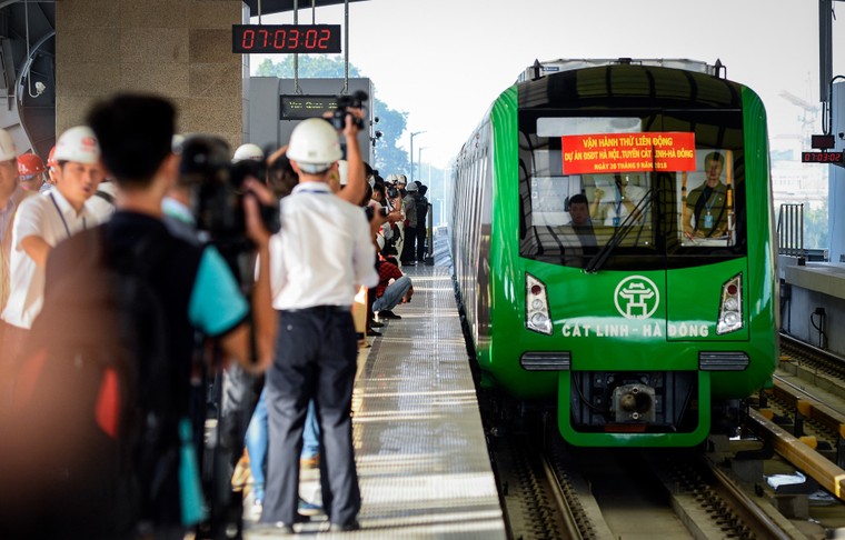 5 đoàn tàu đường sắt trên cao chạy thử ở Hà Nội ảnh 4