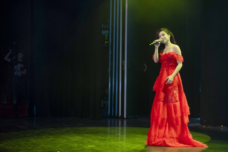 Nhân kỷ niệm 64 năm ngày Giải phóng Thủ đô 10/10, nữ Sao mai nào đã cho ra mắt album mới “Hà Nội giấc mơ tôi”?