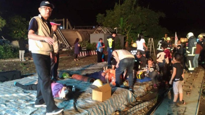 Có bao nhiêu người đã thiệt mạng trong vụ tàu trật bánh ở Đài Loan?